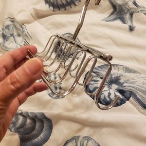 Tie/belt/scarf hanger